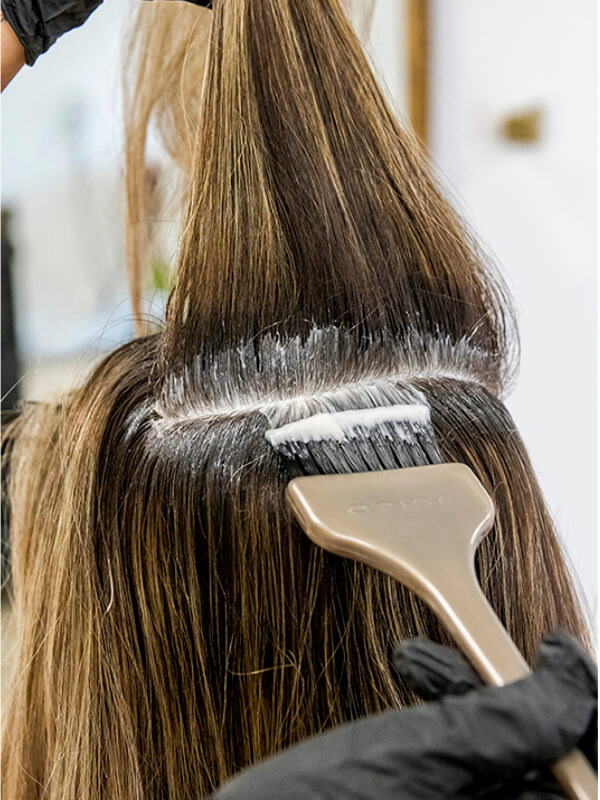 lumi-10-salon-shoot Model image in salon getting roots touched up