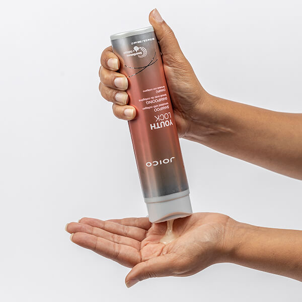 youthlock-shampoo-hand hair product hand
